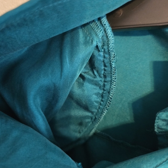 Vintage Jordan 100% Silk Blouse Women Sz 12 Blue Long Sleeves Embroidered - Picture 10 of 13